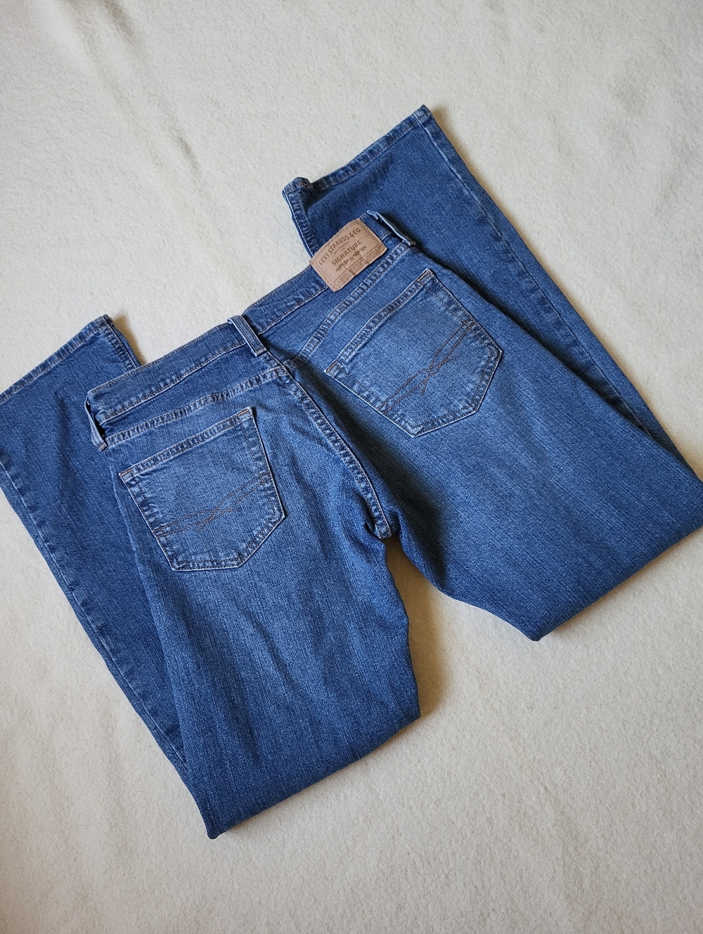 Levi's signature Bootcut Blue Jeans, Women's Size 28 x 30, Mid Rise, 99% Cotton